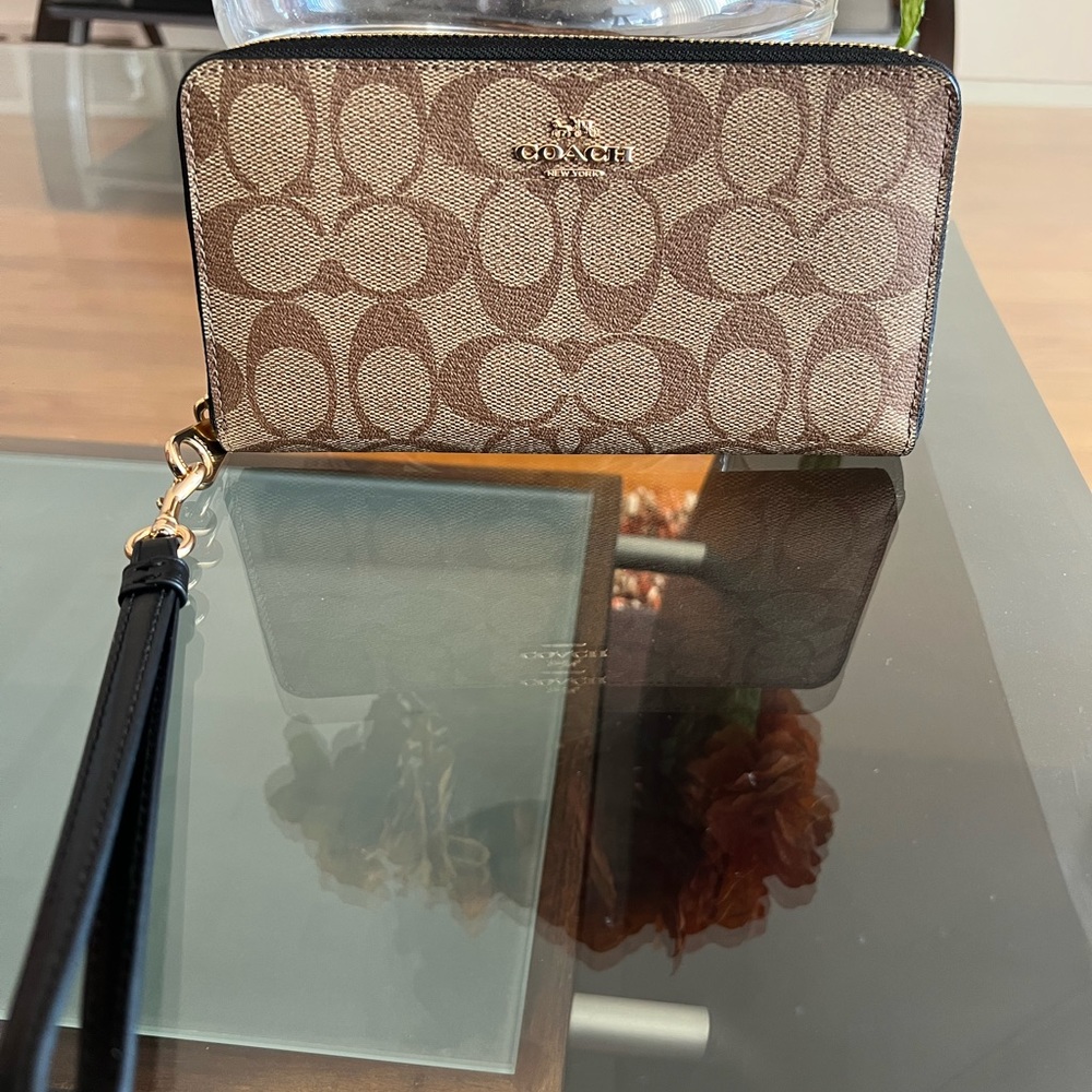 Coach purse with matching wallet. - Picture 11 of 13